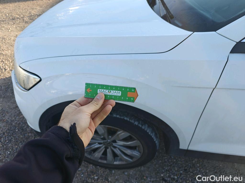  Volkswagen  T-ROC VOLKSWAGEN  / 2017 / 5P / todoterreno Advance 1.0 TSI 81kW (110CV) #46