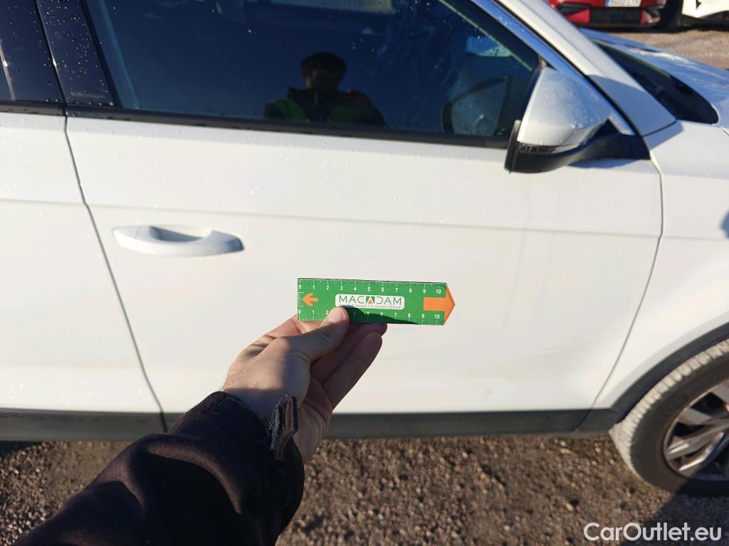  Volkswagen  T-ROC VOLKSWAGEN  / 2017 / 5P / todoterreno Advance 1.0 TSI 81kW (110CV) #39