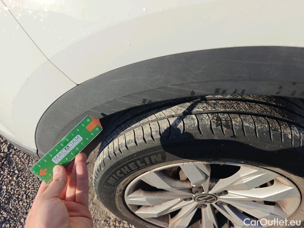  Volkswagen  T-ROC VOLKSWAGEN  / 2017 / 5P / todoterreno Advance 1.0 TSI 81kW (110CV) #28