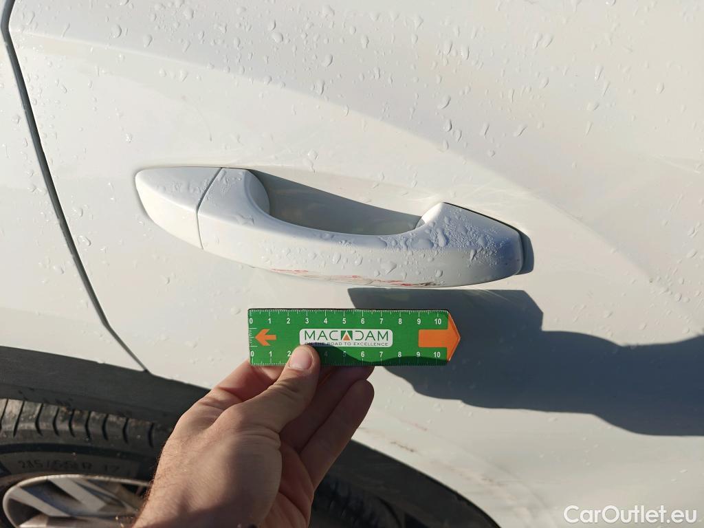  Volkswagen  T-ROC VOLKSWAGEN  / 2017 / 5P / todoterreno Advance 1.0 TSI 81kW (110CV) #24