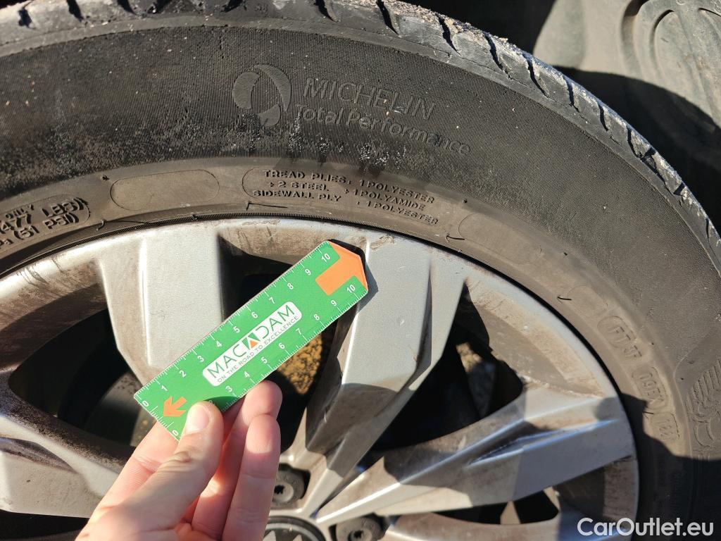  Volkswagen  T-ROC VOLKSWAGEN  / 2017 / 5P / todoterreno Advance 1.0 TSI 81kW (110CV) #42