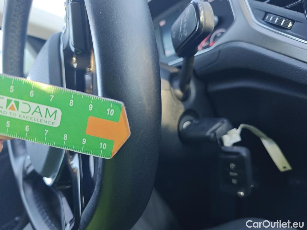  Volkswagen  T-ROC VOLKSWAGEN  / 2017 / 5P / todoterreno Advance 1.0 TSI 81kW (110CV) #19