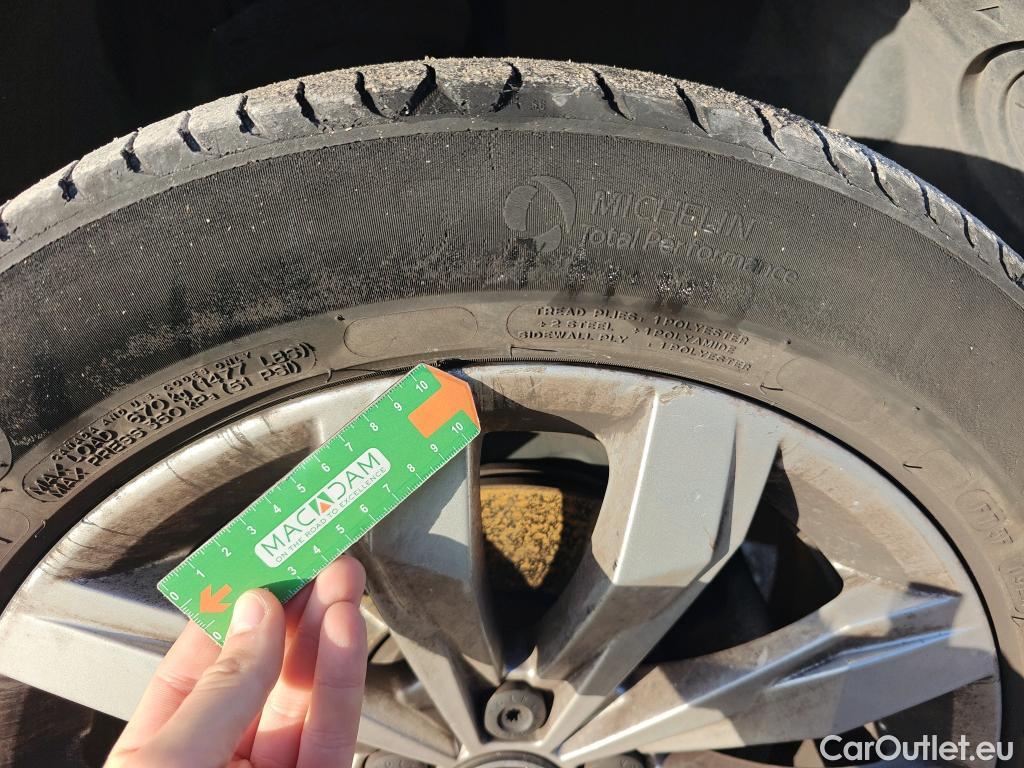  Volkswagen  T-ROC VOLKSWAGEN  / 2017 / 5P / todoterreno Advance 1.0 TSI 81kW (110CV) #43