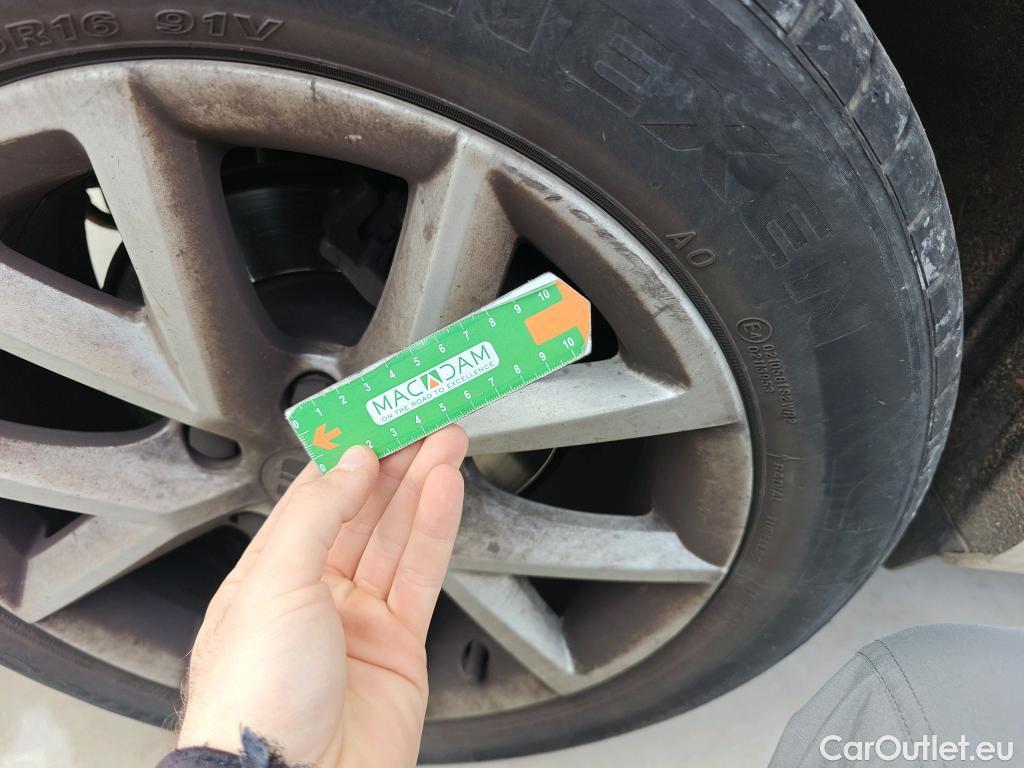  Land Rover  Discovery SEAT Nuevo León / 2020 / 5P / berlina con portón 2.0 TDI 85kW S&S Style Go (AC3) #57