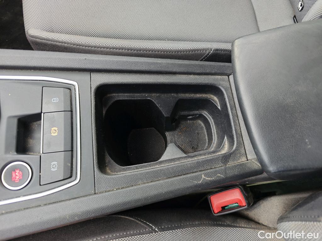  Land Rover  Discovery SEAT Nuevo León / 2020 / 5P / berlina con portón 2.0 TDI 85kW S&S Style Go (AC3) #48