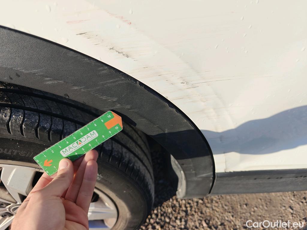  Volkswagen  T-ROC VOLKSWAGEN  / 2017 / 5P / todoterreno Advance 1.0 TSI 81kW (110CV) #27