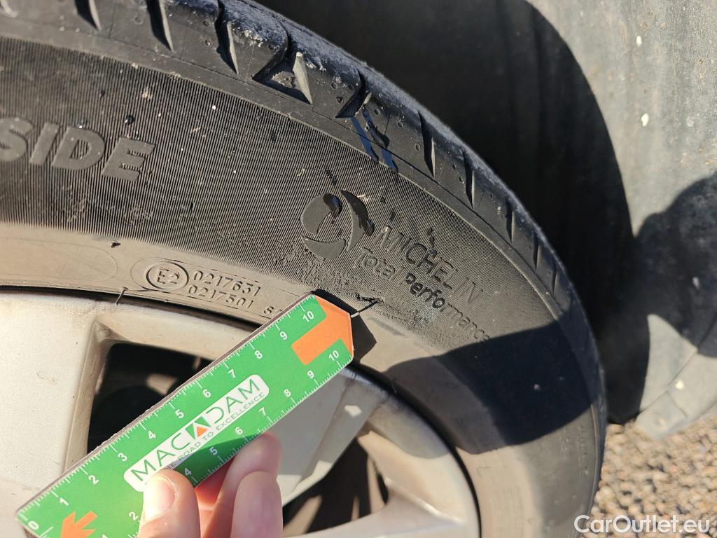  Volkswagen  T-ROC VOLKSWAGEN  / 2017 / 5P / todoterreno Advance 1.0 TSI 81kW (110CV) #6