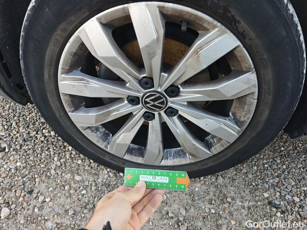  Volkswagen  T-ROC VOLKSWAGEN  / 2017 / 5P / todoterreno Advance 1.0 TSI 81kW (110CV) #29