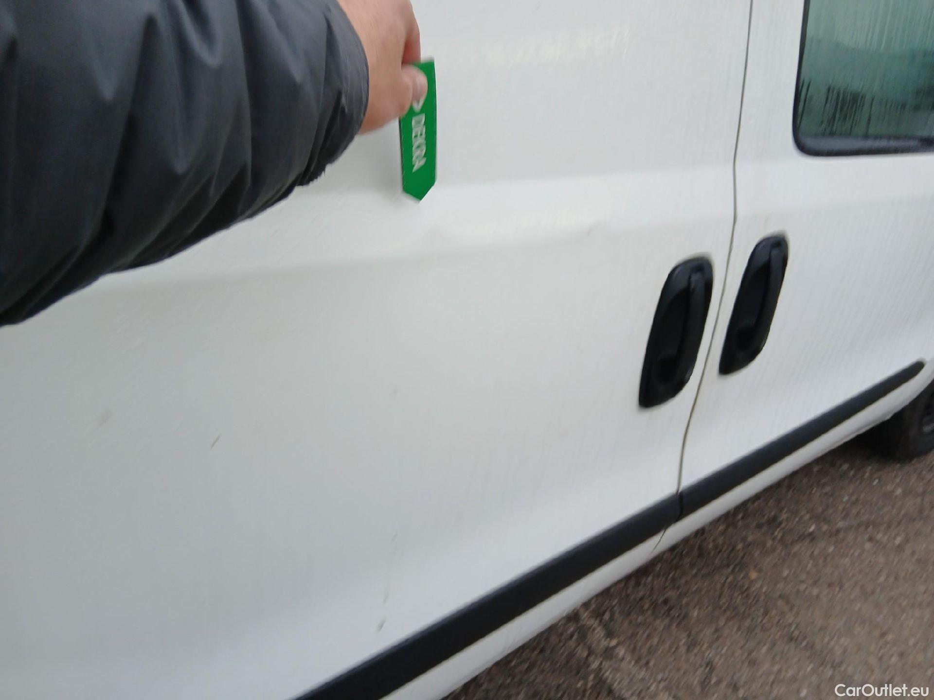  Fiat  Doblo FIAT Doblò Cargo/2015/4P/furgón derivado de turismo Cargo SX 1.3 Mjet 70 kW (95 CV) #28