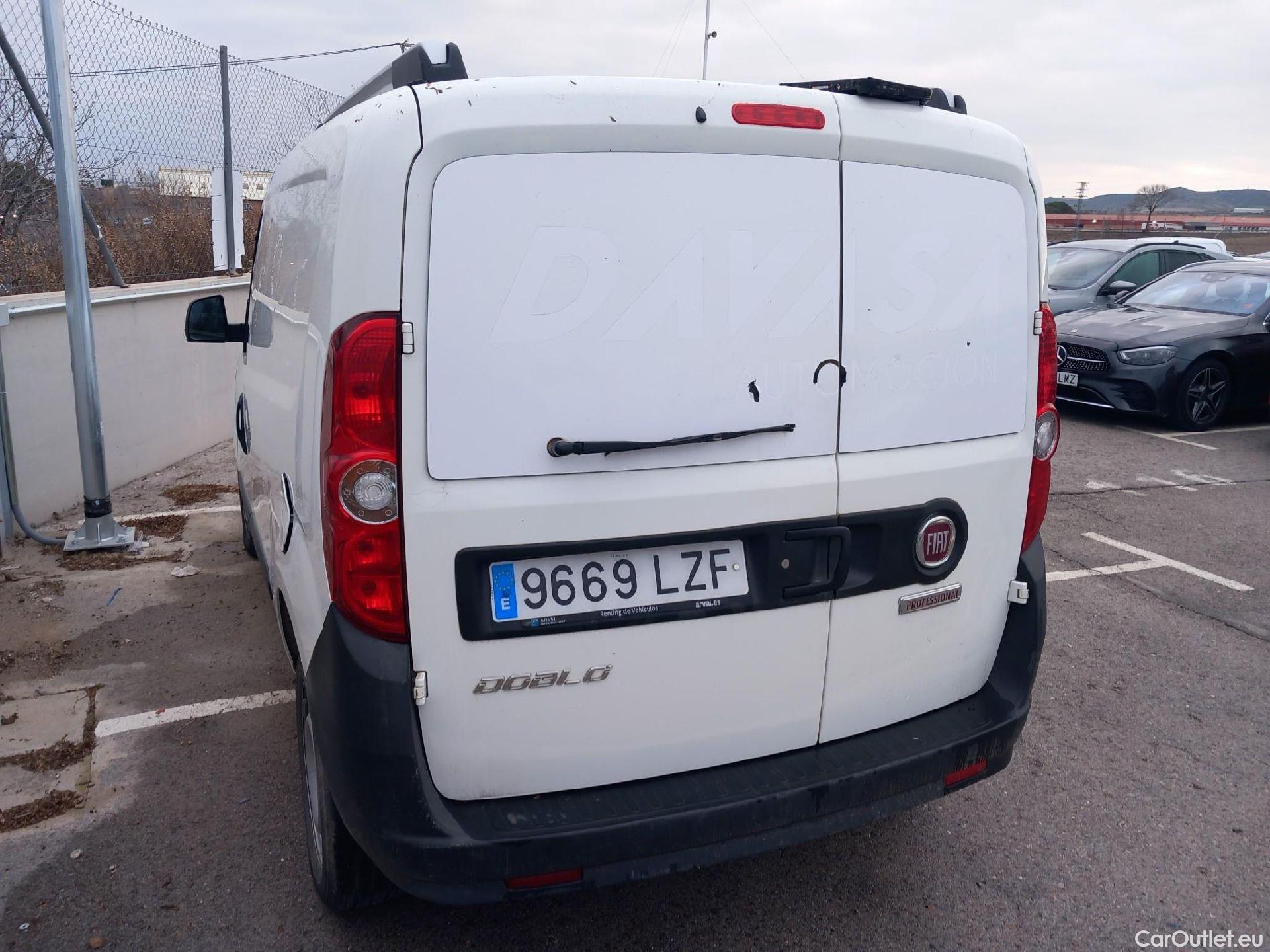  Fiat  Doblo FIAT Doblò Cargo/2015/3P/furgón derivado de turismo Cargo Base 1.6 Mjet 66kW (90CV) #17