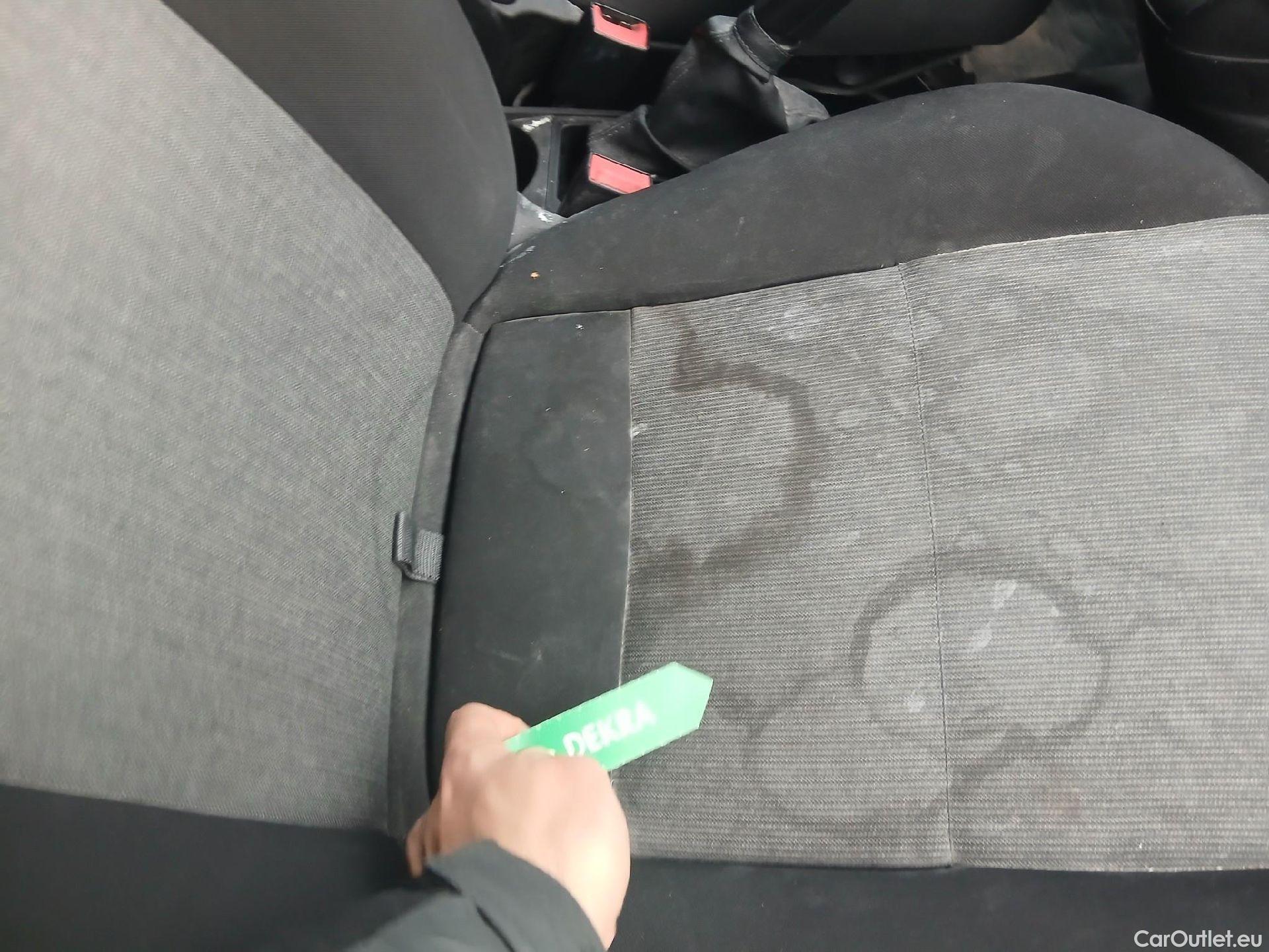  Fiat  Doblo FIAT Doblò Cargo/2015/4P/furgón derivado de turismo Cargo SX 1.3 Mjet 70 kW (95 CV) #28