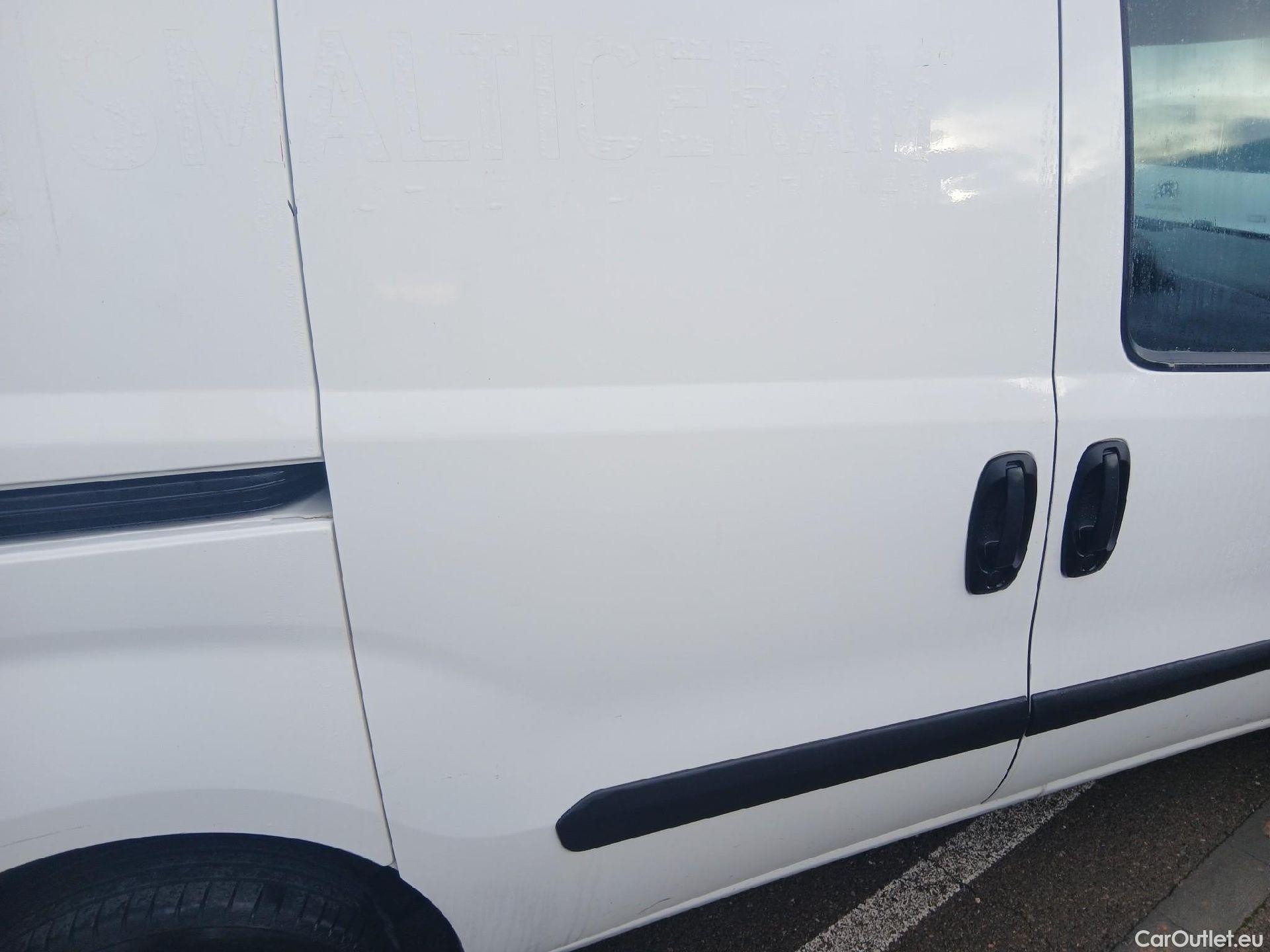  Fiat  Doblo FIAT Doblò Cargo/2015/4P/furgón derivado de turismo Cargo SX 1.3 Mjet 70 kW (95 CV) #21