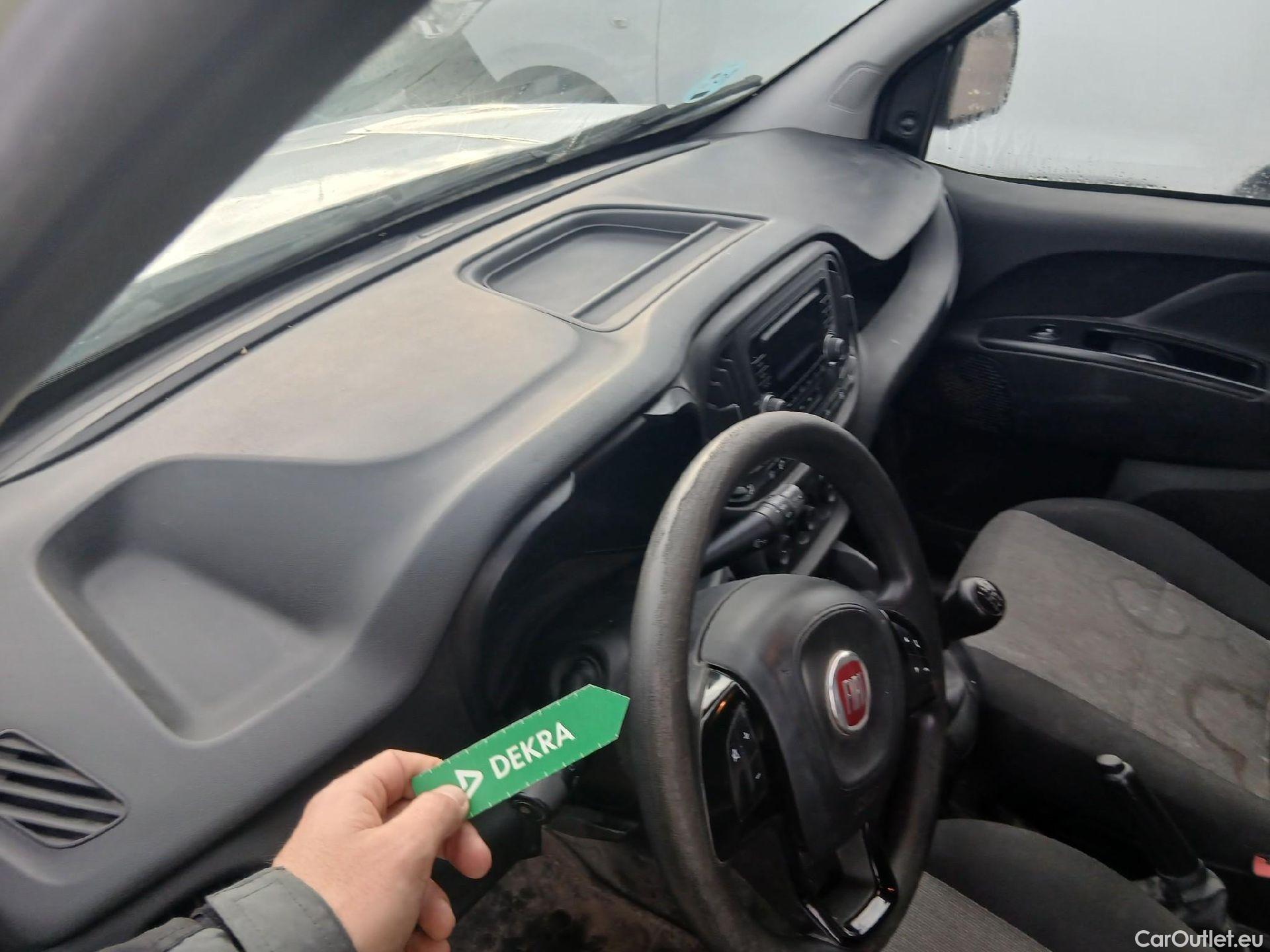  Fiat  Doblo FIAT Doblò Cargo/2015/4P/furgón derivado de turismo Cargo SX 1.3 Mjet 70 kW (95 CV) #34