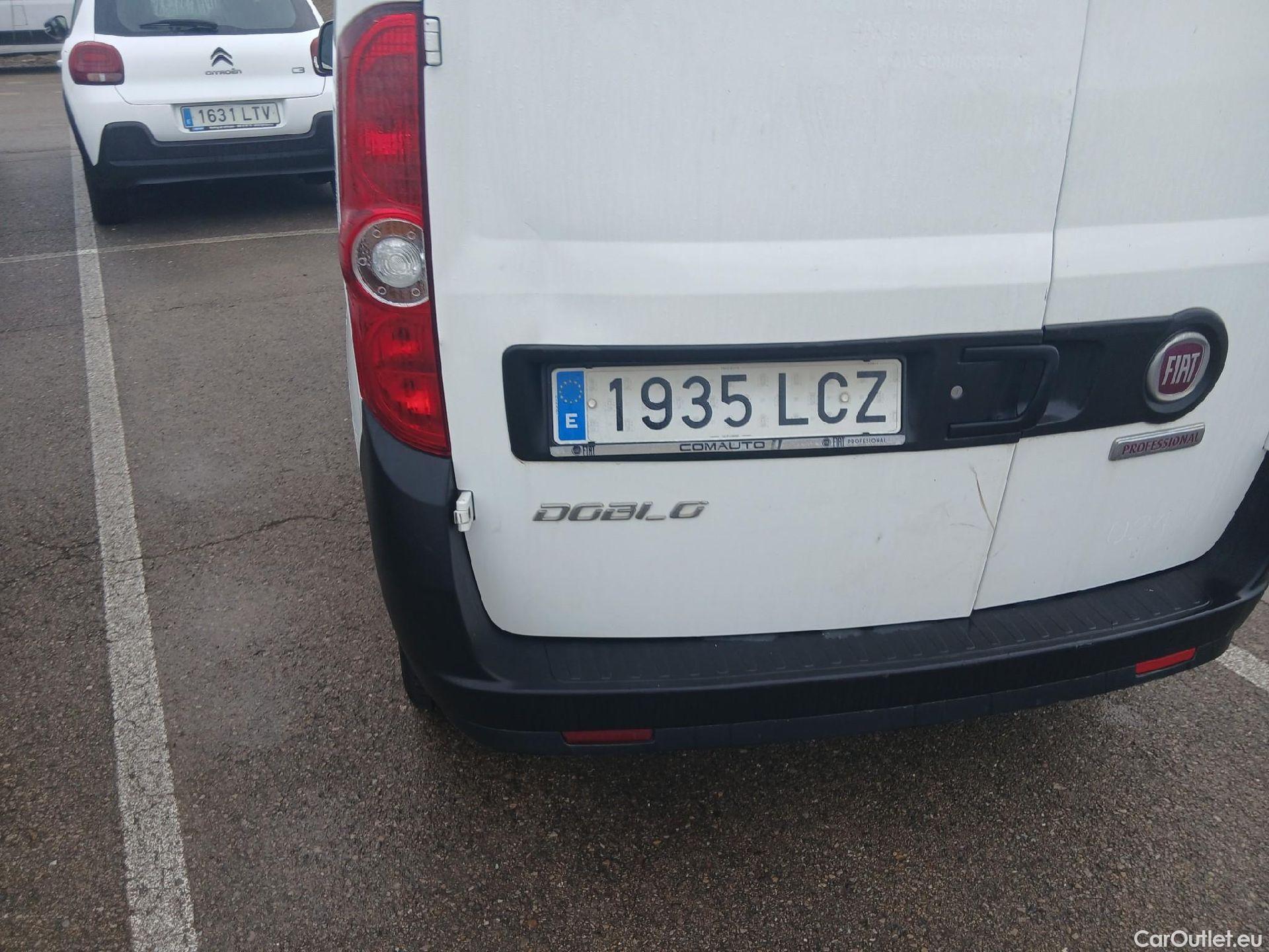  Fiat  Doblo FIAT Doblò Cargo/2015/4P/furgón derivado de turismo Cargo SX 1.3 Mjet 70 kW (95 CV) #14