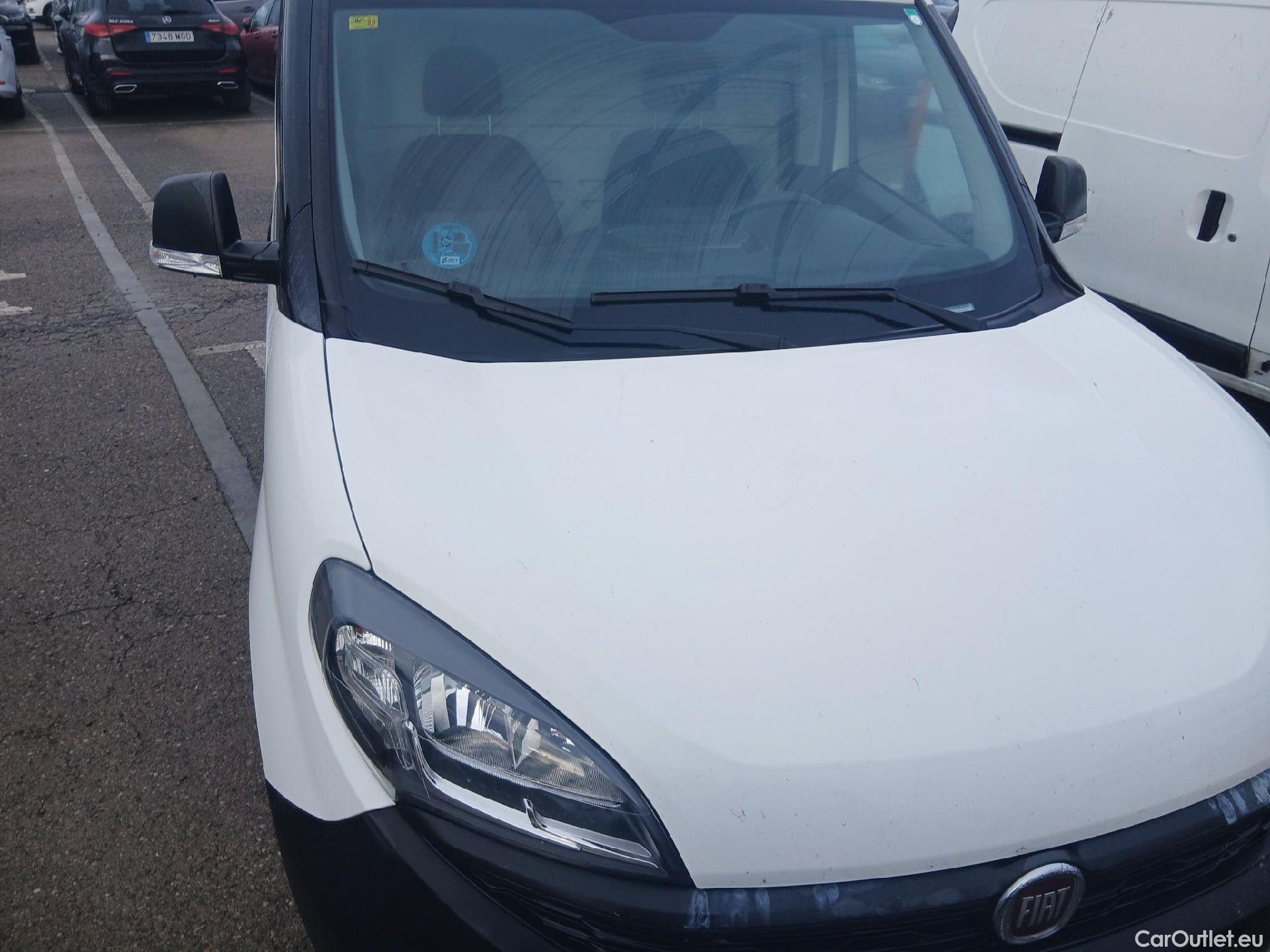  Fiat  Doblo FIAT Doblò Cargo/2015/4P/furgón derivado de turismo Cargo SX 1.3 Mjet 70 kW (95 CV) #1