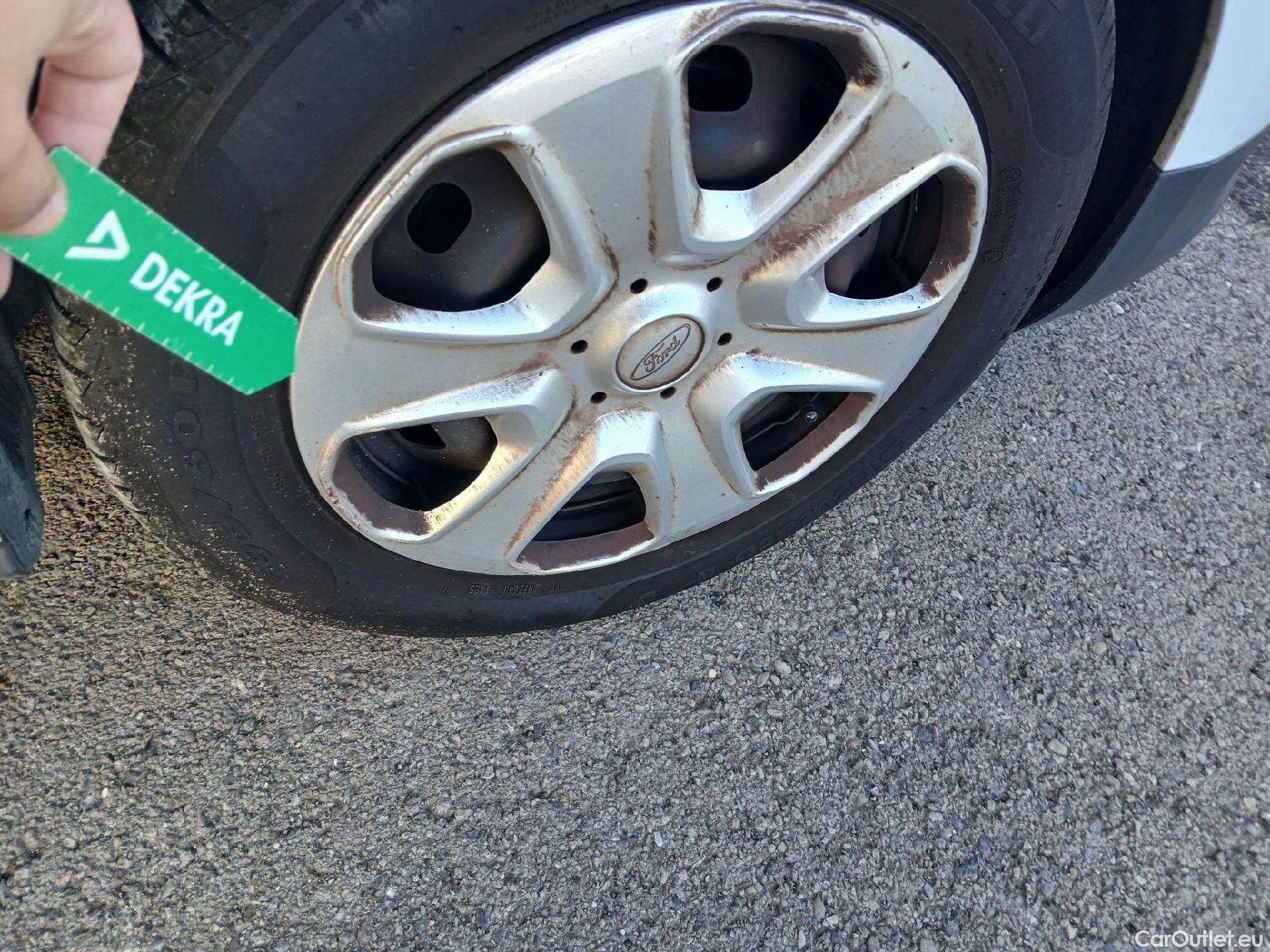  Ford  Transit FORD  Courier/2014/4P/furgón der.turis Van 1.5 TDCi 75kW Trend #67