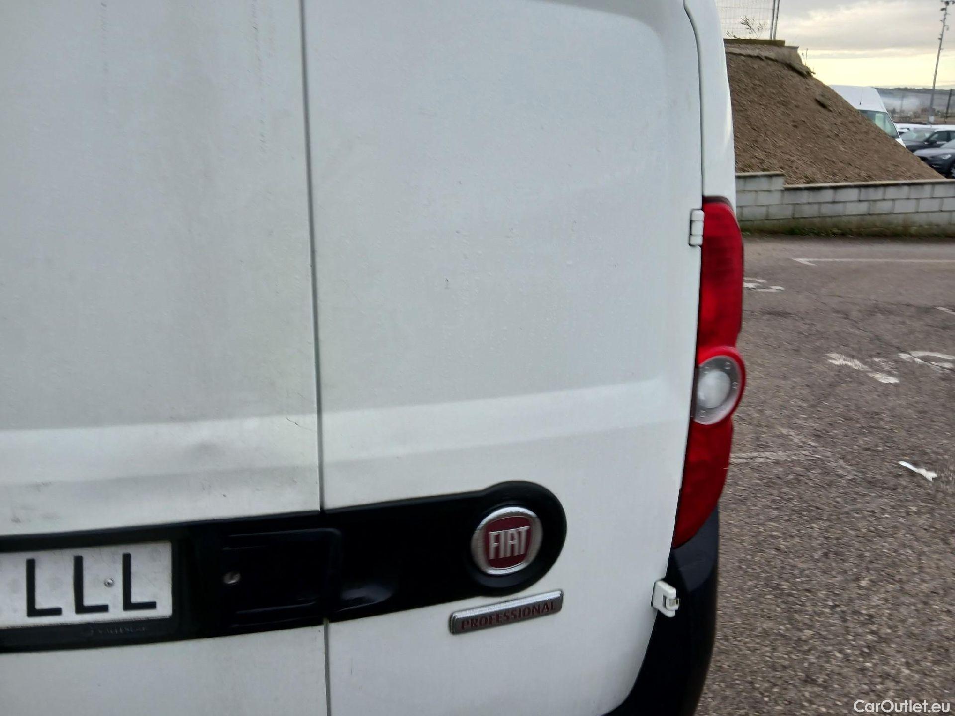  Fiat  Doblo FIAT Doblò Cargo/2015/4P/furgón derivado de turismo Cargo SX 1.3 Mjet 70 kW (95 CV) #22