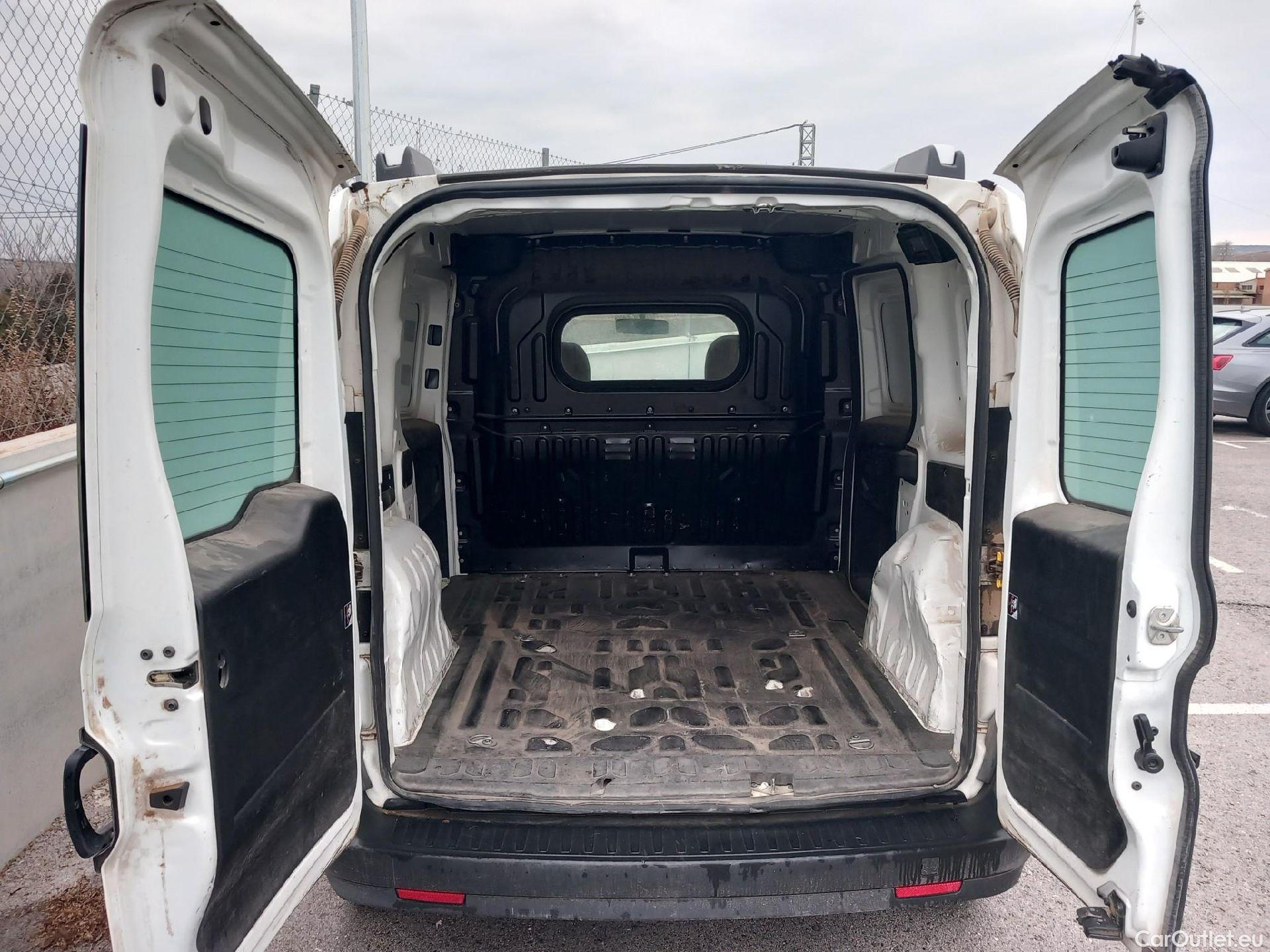  Fiat  Doblo FIAT Doblò Cargo/2015/3P/furgón derivado de turismo Cargo Base 1.6 Mjet 66kW (90CV) #5