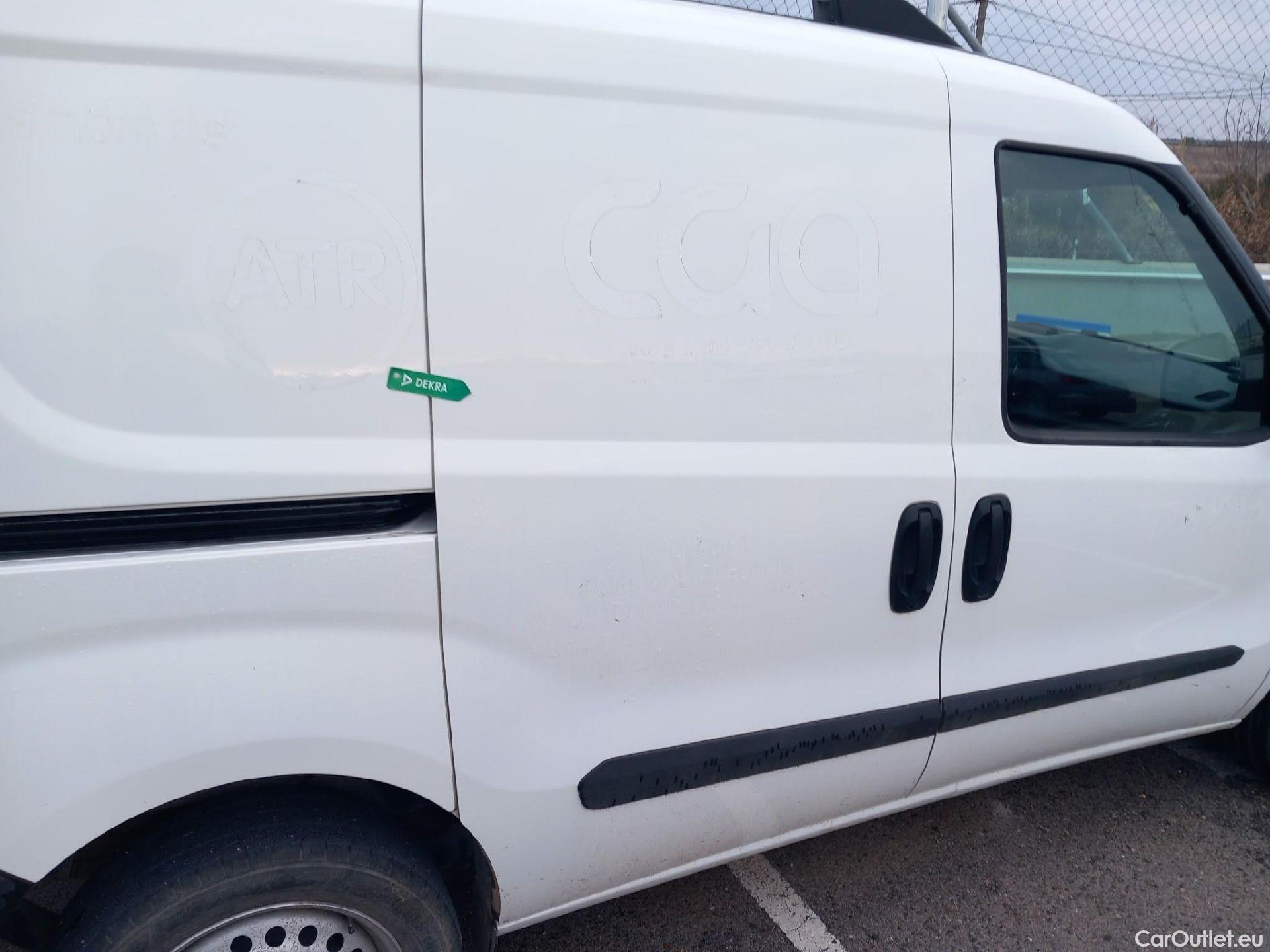  Fiat  Doblo FIAT Doblò Cargo/2015/3P/furgón derivado de turismo Cargo Base 1.6 Mjet 66kW (90CV) #19