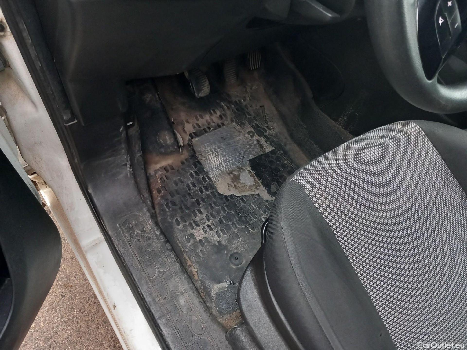  Fiat  Doblo FIAT Doblò Cargo/2015/3P/furgón derivado de turismo Cargo Base 1.6 Mjet 66kW (90CV) #4