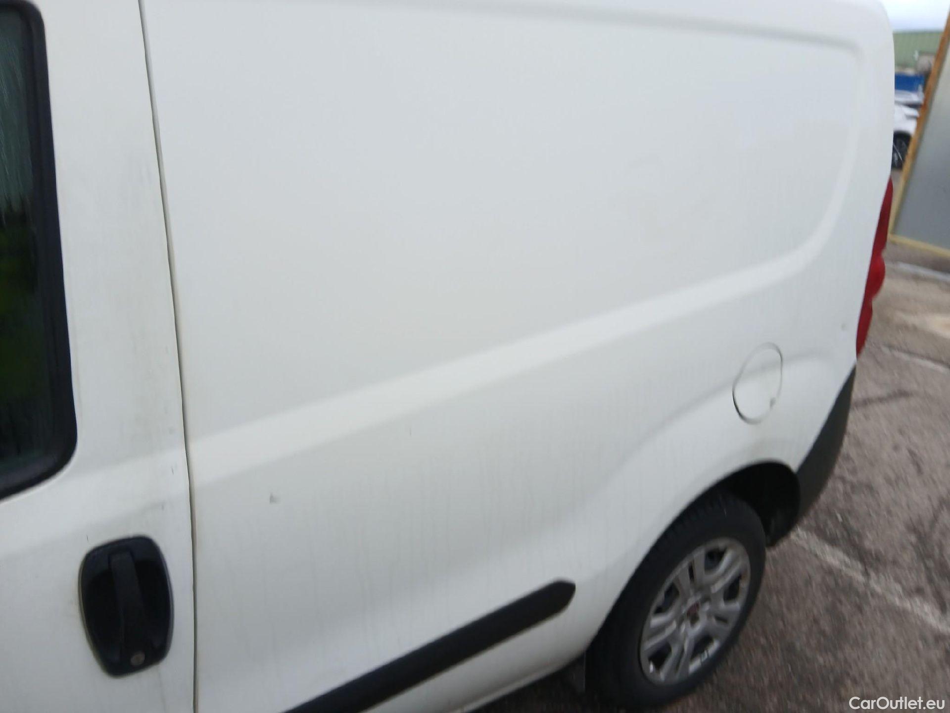  Fiat  Doblo FIAT Doblò Cargo/2015/4P/furgón derivado de turismo Cargo SX 1.3 Mjet 70 kW (95 CV) #15