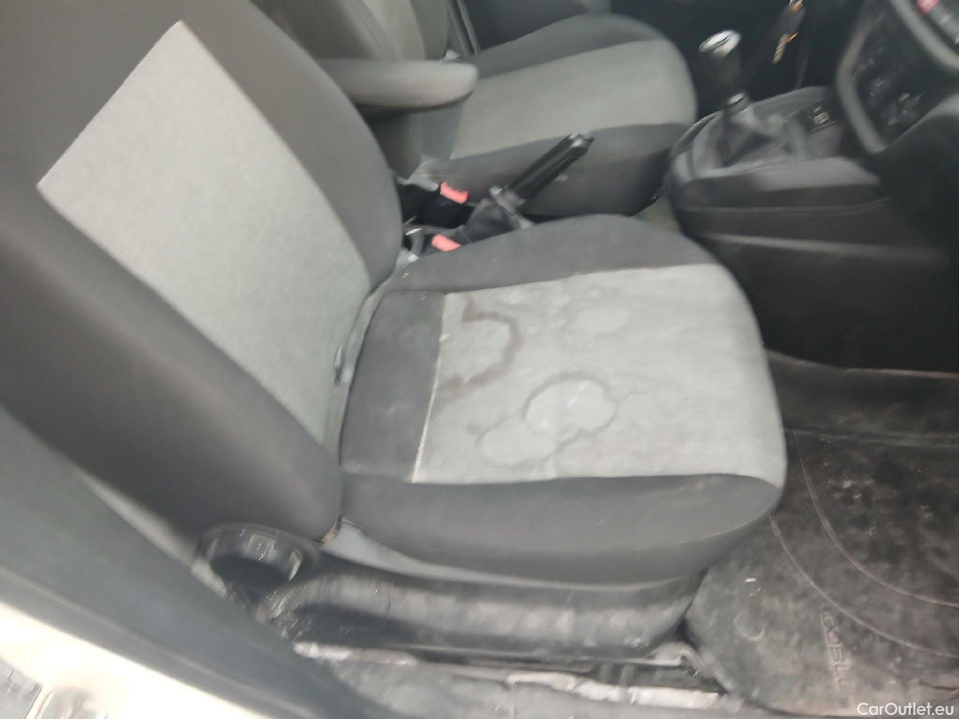  Fiat  Doblo FIAT Doblò Cargo/2015/4P/furgón derivado de turismo Cargo SX 1.3 Mjet 70 kW (95 CV) #27