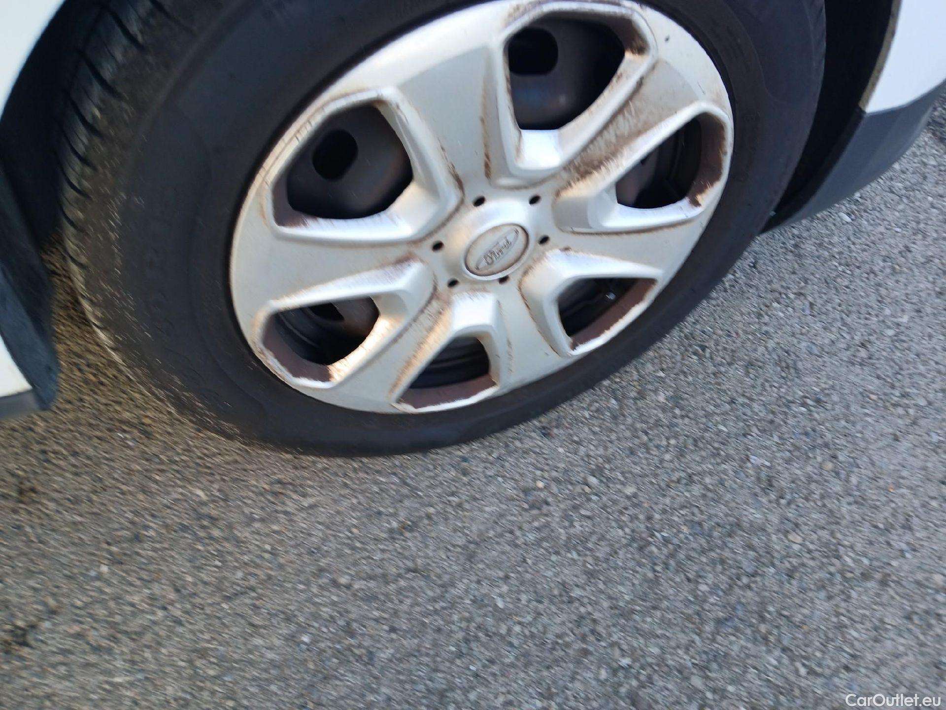  Ford  Transit FORD  Courier/2014/4P/furgón der.turis Van 1.5 TDCi 75kW Trend #68