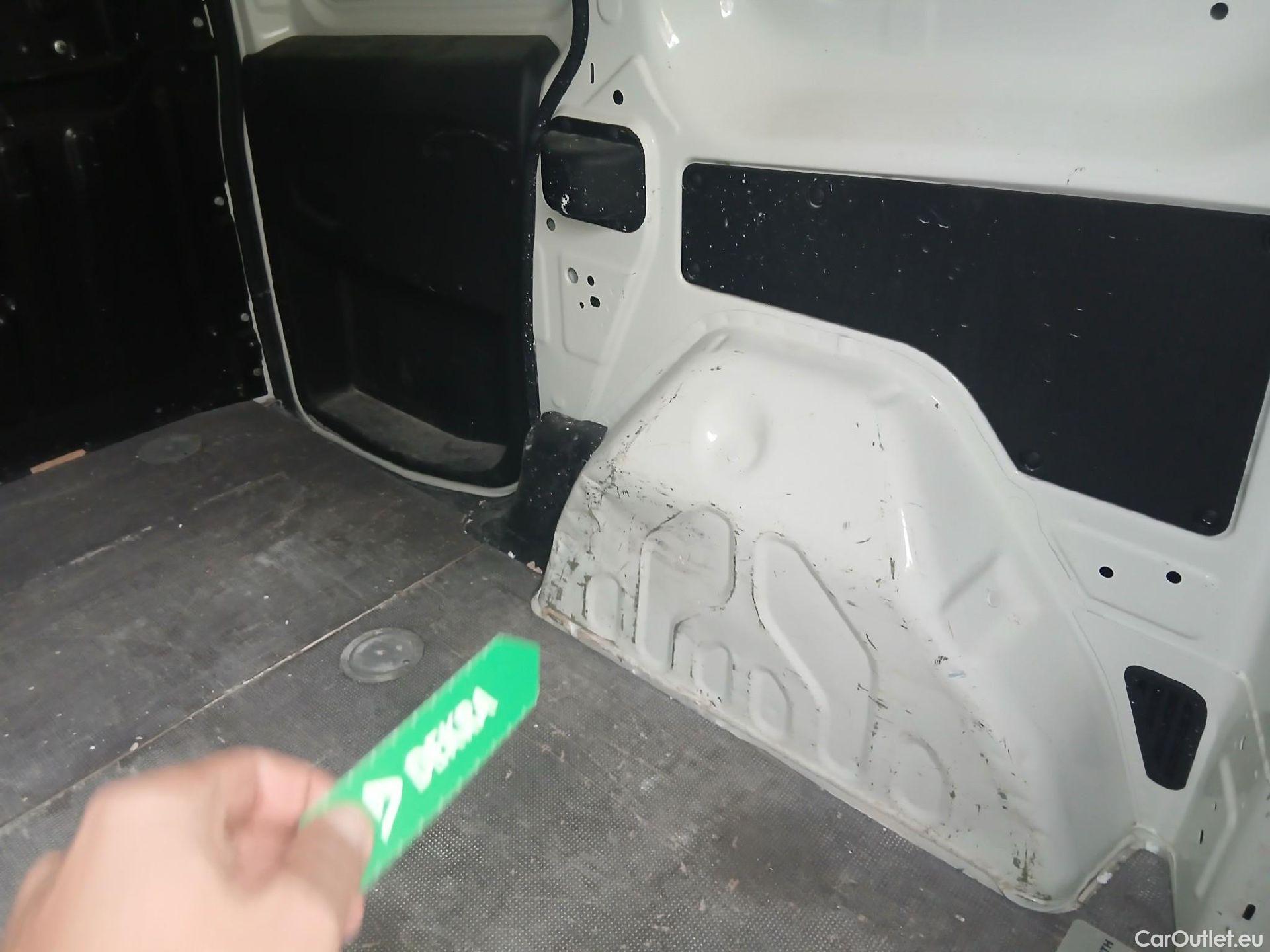  Fiat  Doblo FIAT Doblò Cargo/2015/4P/furgón derivado de turismo Cargo SX 1.3 Mjet 70 kW (95 CV) #30