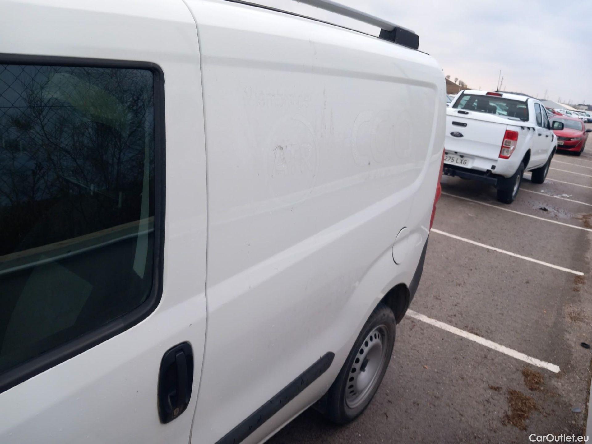  Fiat  Doblo FIAT Doblò Cargo/2015/3P/furgón derivado de turismo Cargo Base 1.6 Mjet 66kW (90CV) #13