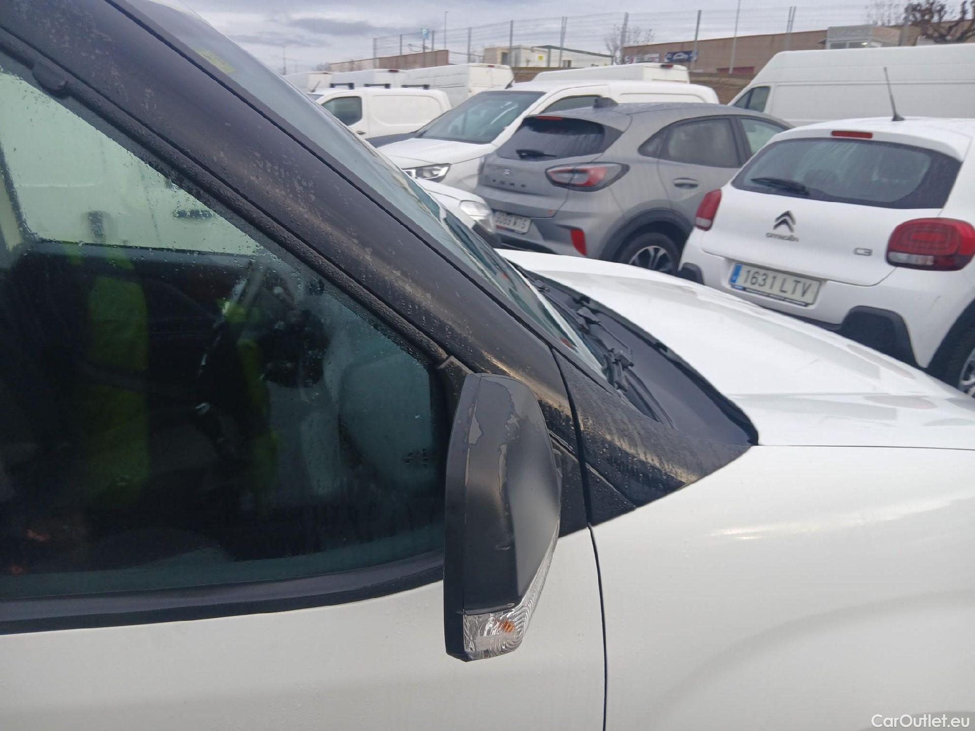  Fiat  Doblo FIAT Doblò Cargo/2015/4P/furgón derivado de turismo Cargo SX 1.3 Mjet 70 kW (95 CV) #26