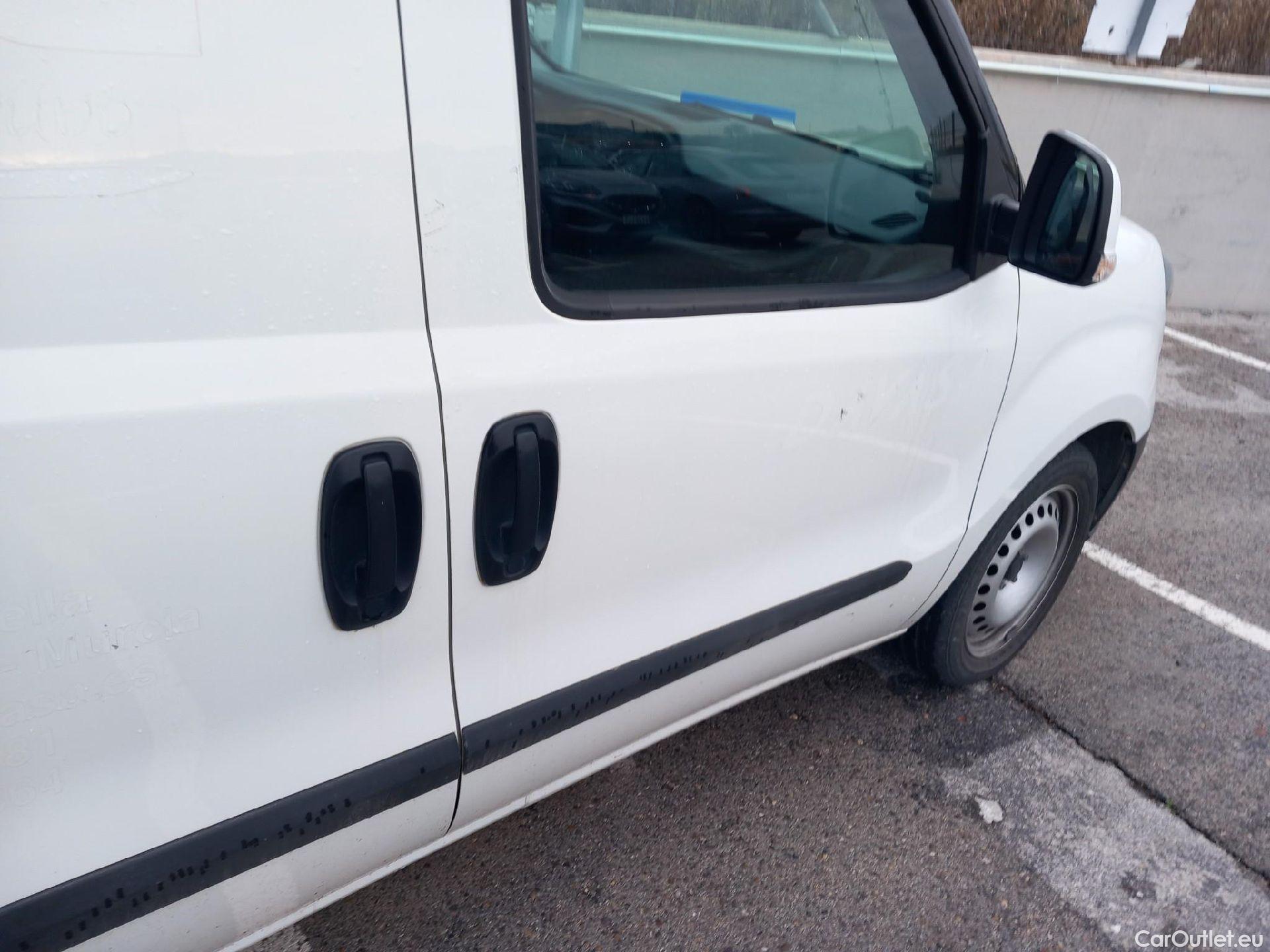  Fiat  Doblo FIAT Doblò Cargo/2015/3P/furgón derivado de turismo Cargo Base 1.6 Mjet 66kW (90CV) #21