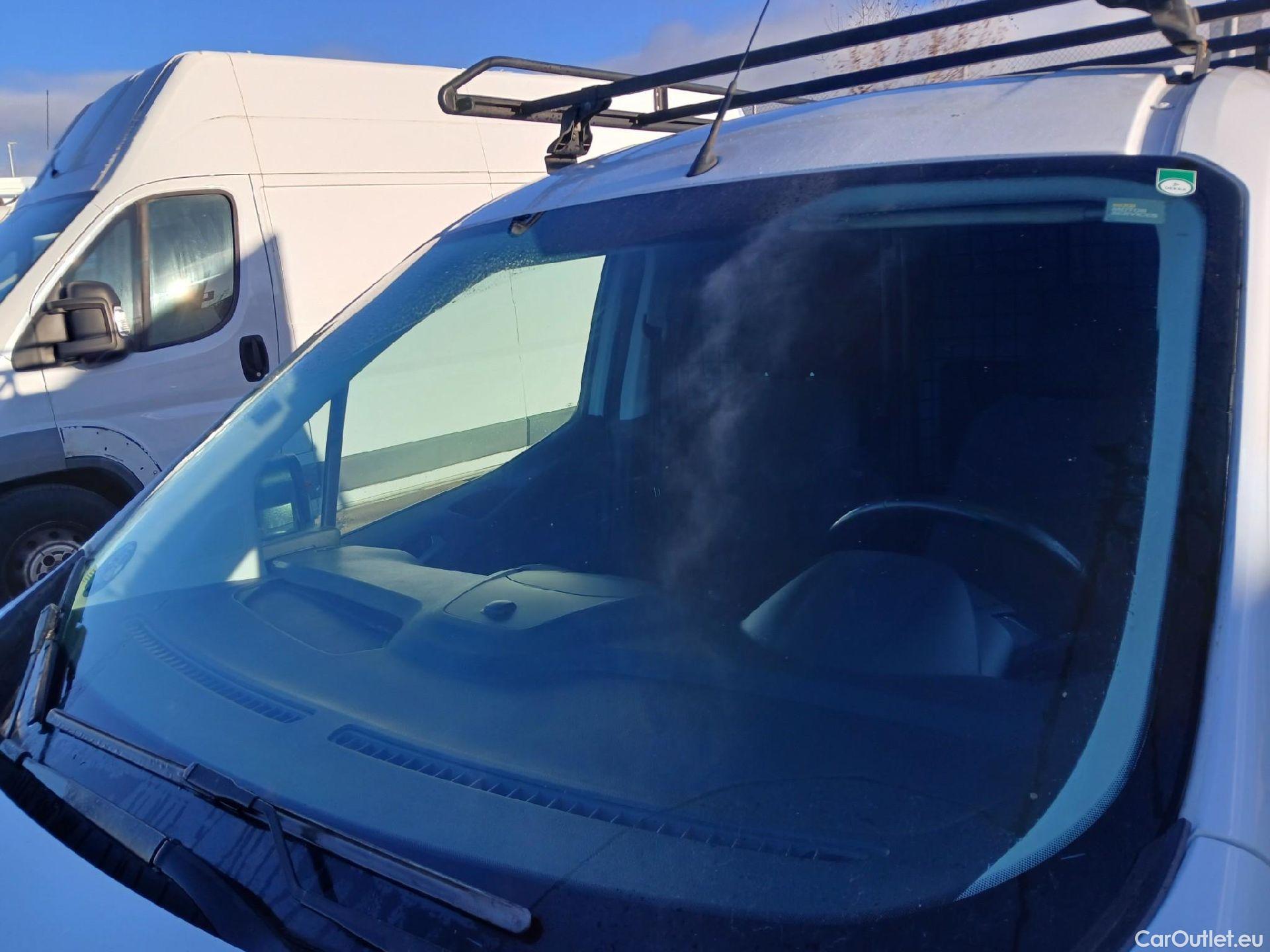  Ford  Transit FORD  Courier/2014/4P/furgón der.turis Van 1.5 TDCi 75kW Trend #18