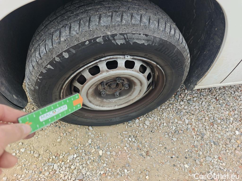  Opel  Combo OPEL  / 2018 / 3P / furgón derivado de turismo 1.6 TD S/S 74kW (100CV) Express L H1 650 #37