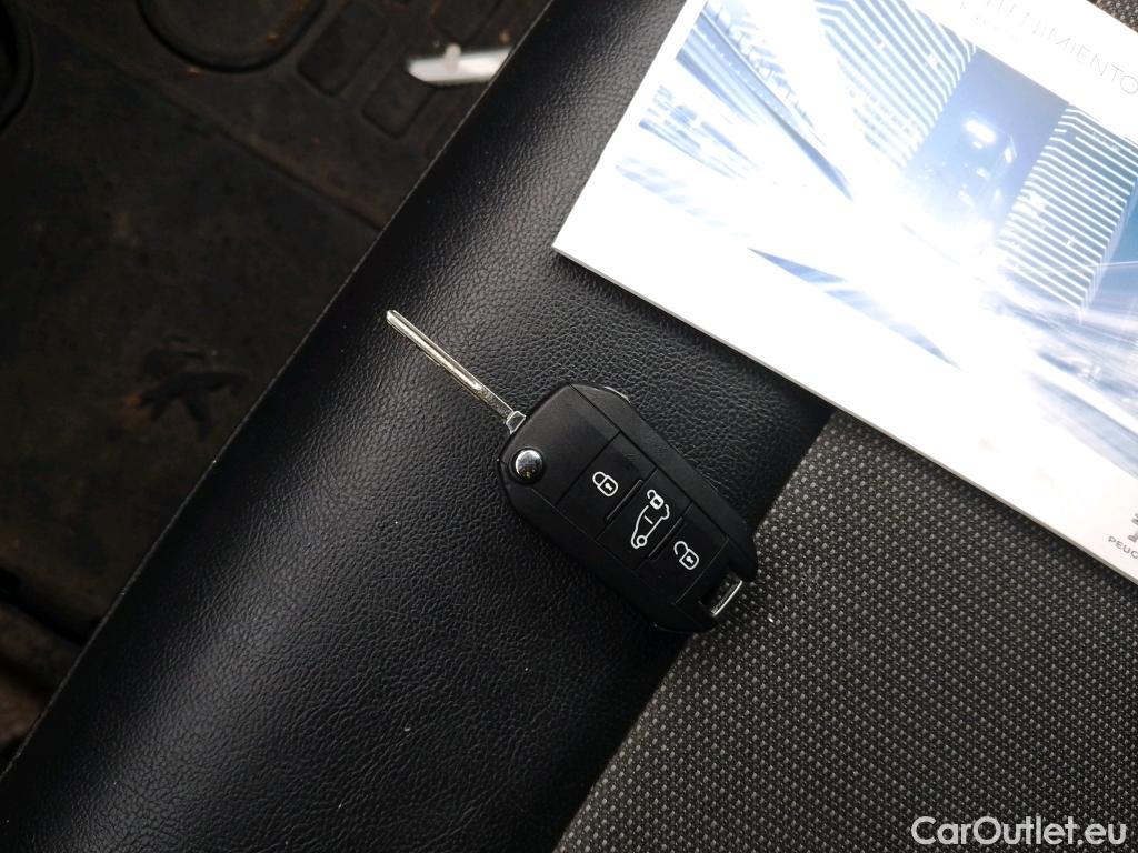  Peugeot  Expert PEUGEOT  / 2016 / 4P / furgón Furgón Premium 1.5 BlueHDi 100 Standard (AC) #8