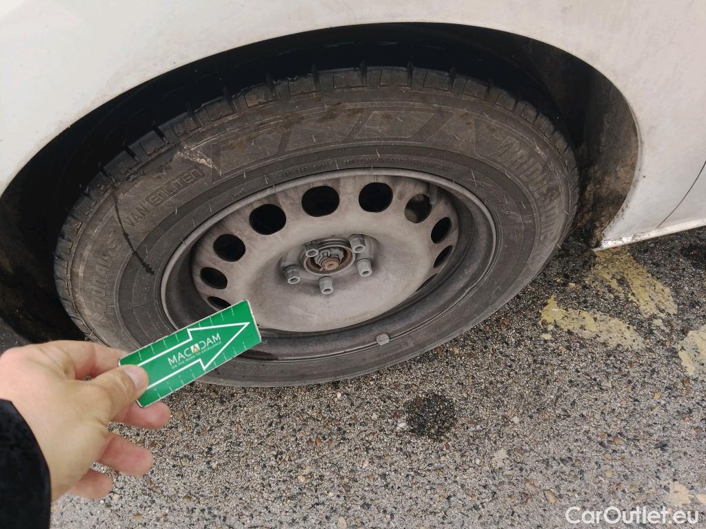  Peugeot  Expert PEUGEOT  / 2016 / 4P / furgón Furgón Premium 1.5 BlueHDi 100 Standard (AC) #24