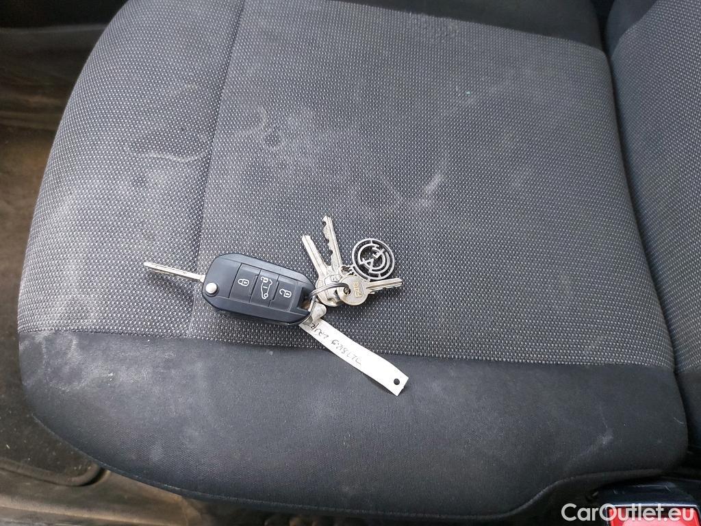  Peugeot  Partner PEUGEOT  / 2018 / 4P / furgón derivado de turismo Premium Standard 600kg BlueHDi 73kW (AC) #1