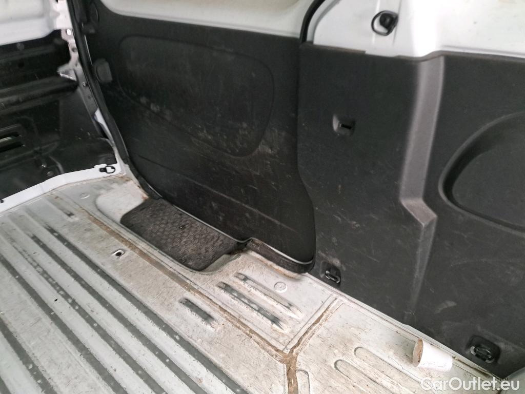  Nissan  NV300 NISSAN  / 2016 / 4P / furgón 2.0dCi 88kW (120CV) L2H1 1,2T Optima #42