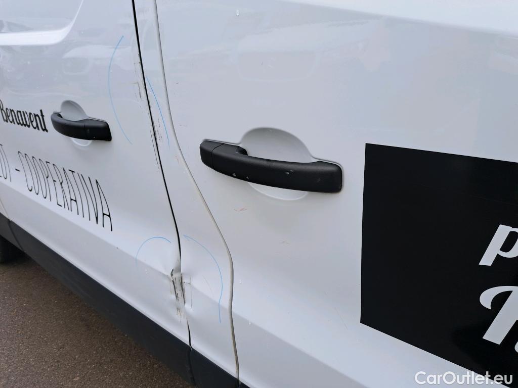  Nissan  NV300 NISSAN  / 2016 / 4P / furgón 2.0dCi 88kW (120CV) L2H1 1,2T Optima #40