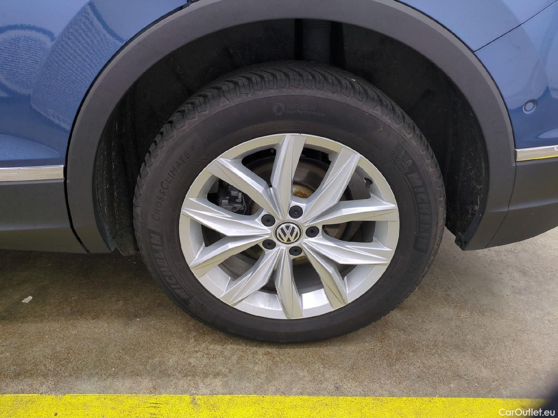  Volkswagen  Tiguan VOLKSWAGEN  Allspace / 2017 / 5P / SUV 2.0 TDI 150 BMV6 Carat #39