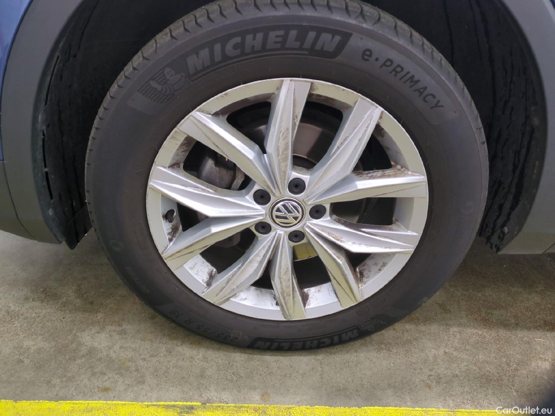  Volkswagen  Tiguan VOLKSWAGEN  Allspace / 2017 / 5P / SUV 2.0 TDI 150 BMV6 Carat #2