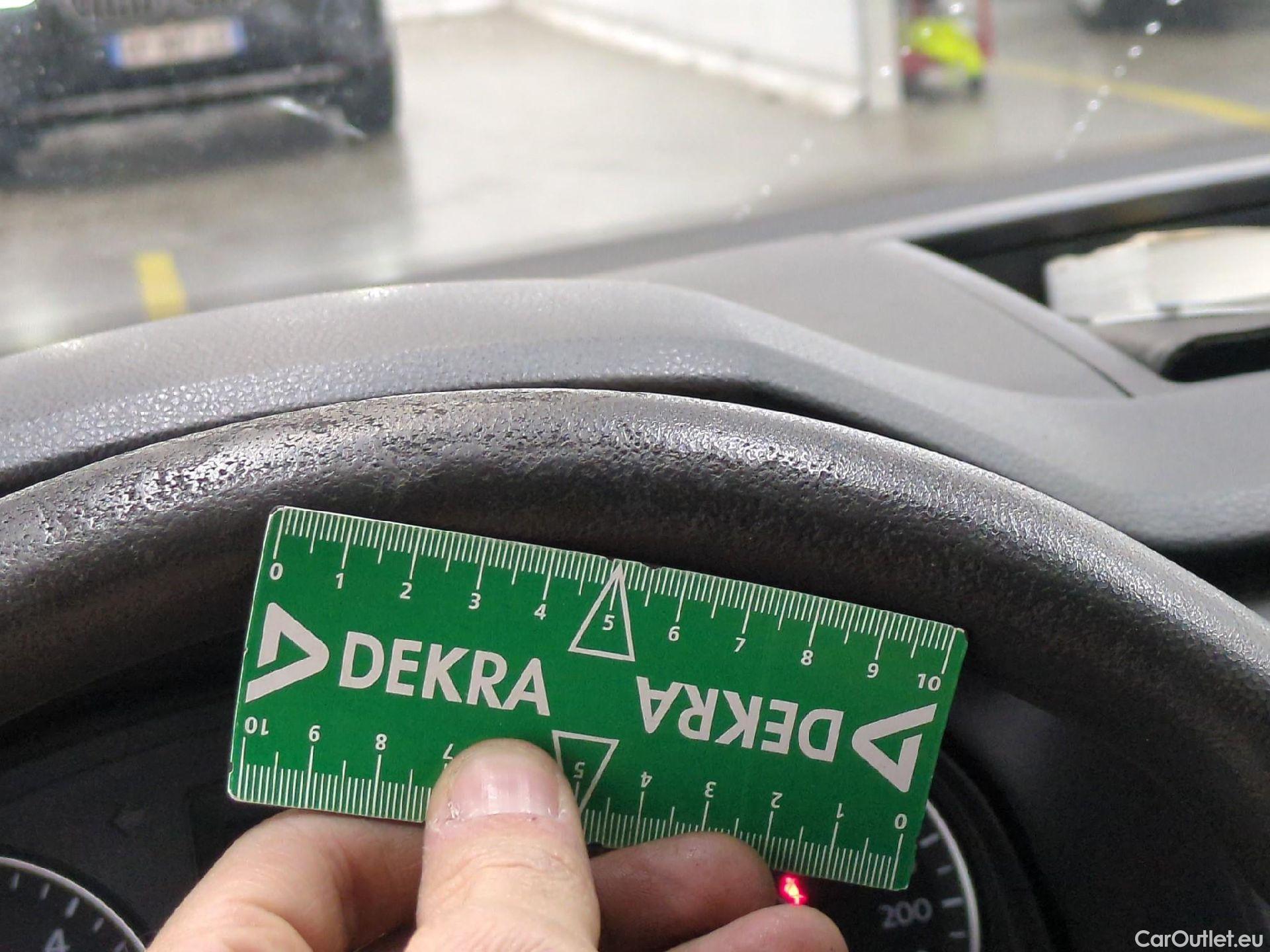  Volkswagen  Caddy VOLKSWAGEN  Van VU 4p Fourgonnette 2.0 TDI 122 4MOTION Business Line #13