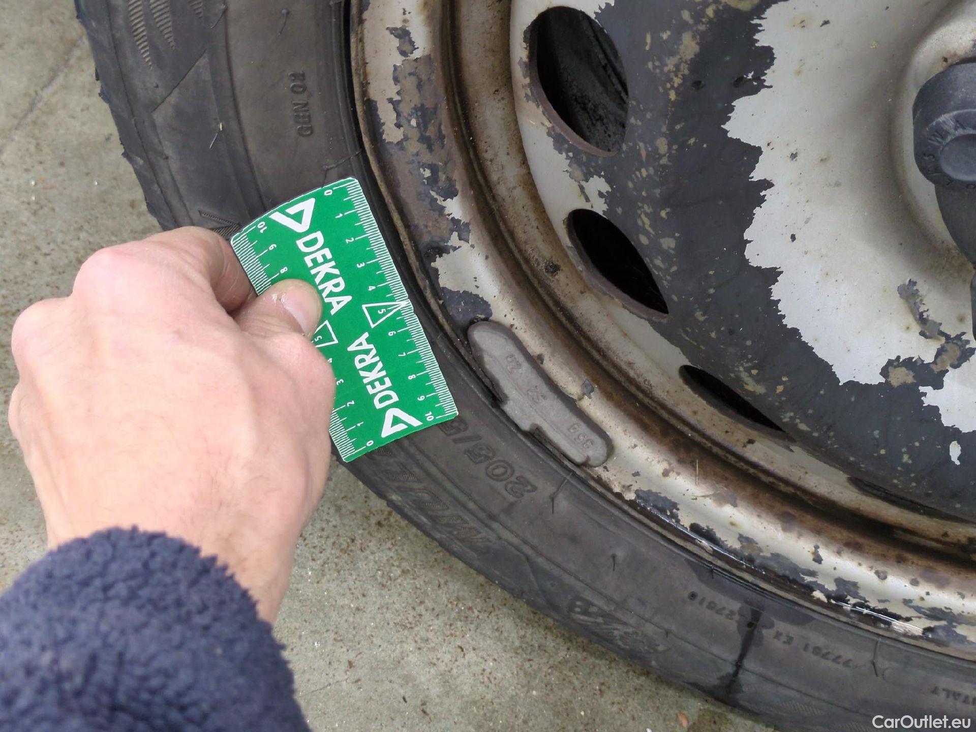  Volkswagen  Caddy VOLKSWAGEN  Van VU 4p Fourgonnette 2.0 TDI 122 4MOTION Business Line #25