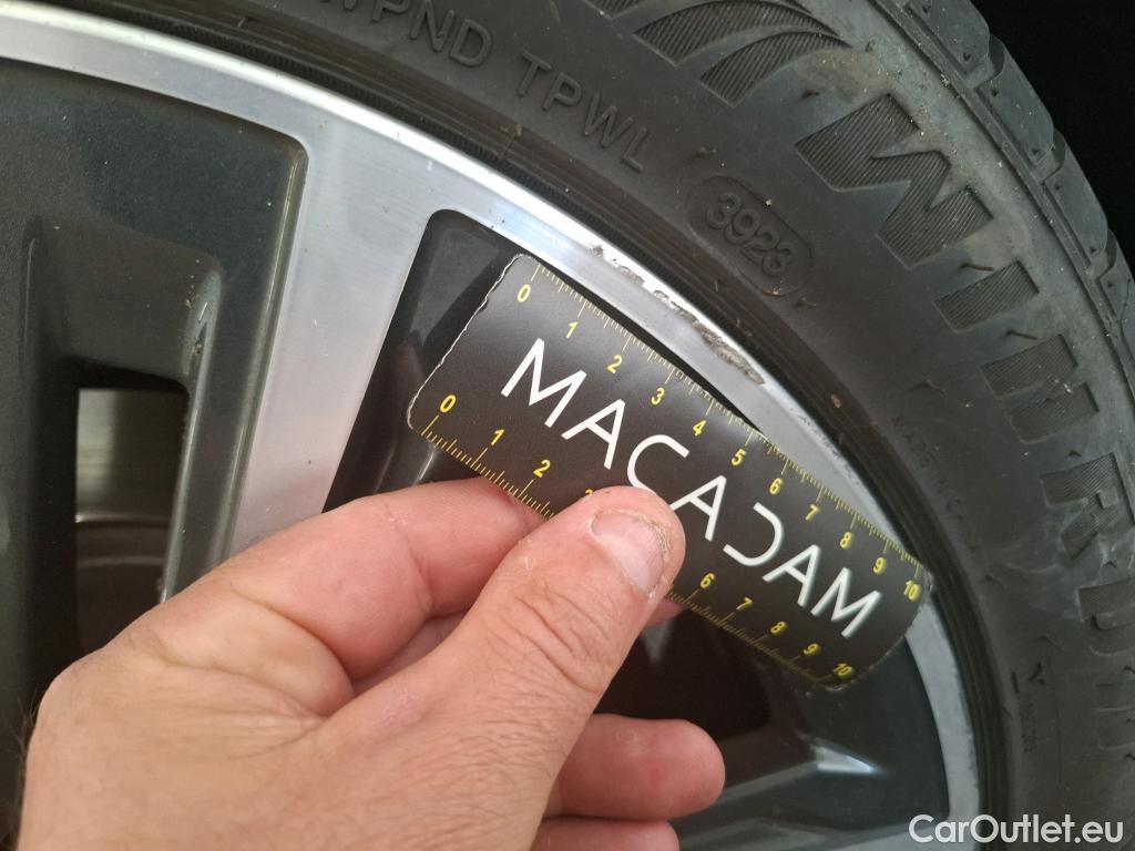  Bmw  Serie 1 BMW Série 1 / 2019 / 5P / Berline 116i Business Design / VO RECONDITIONNE - PHOTOS AVANT RECONDITIONNEMENT #9