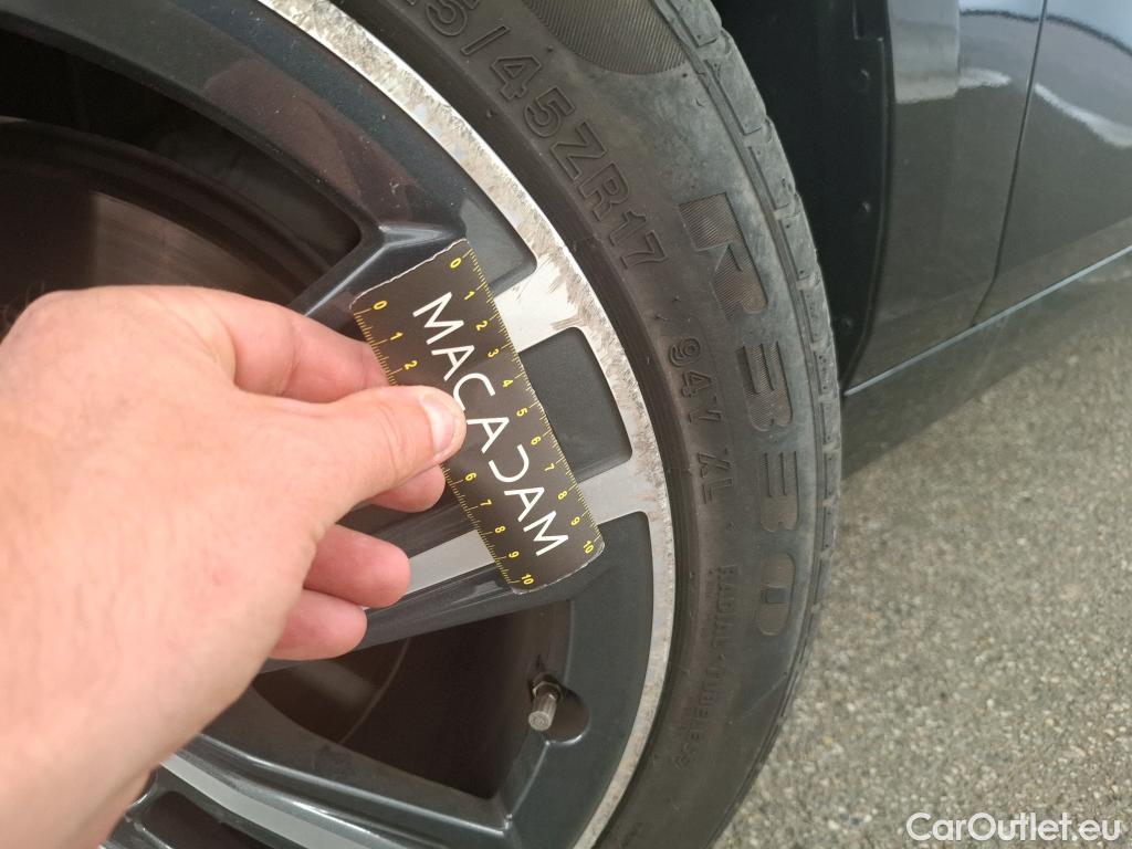  Bmw  Serie 1 BMW Série 1 / 2019 / 5P / Berline 116i Business Design / VO RECONDITIONNE - PHOTOS AVANT RECONDITIONNEMENT #4