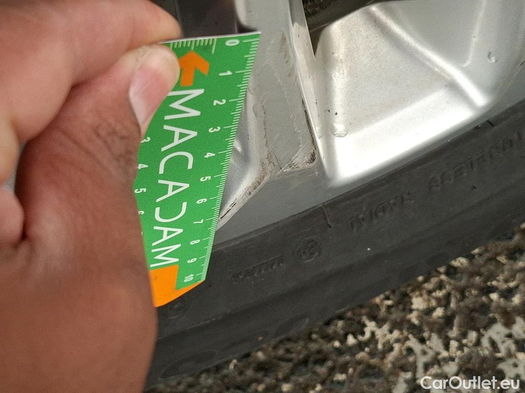  Ford  Kuga FORD  / 2019 / 5P / SUV 2.5 Dur 225 hybrid PHEV Pshift Titanium #52