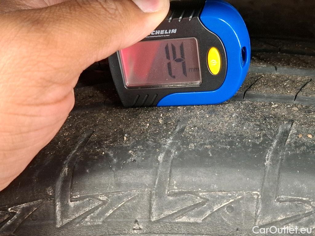  Ford  Kuga FORD  / 2019 / 5P / SUV 2.5 Dur 225 hybrid PHEV Pshift Titanium #31