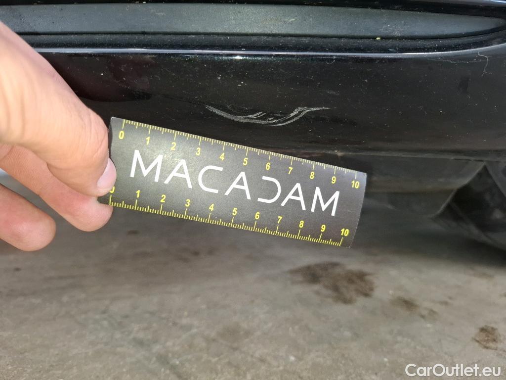  Mercedes  A-Klasse MERCEDES-BENZ Classe A Compact / 2018 / 5P / Berline A 180 AMG Line #12