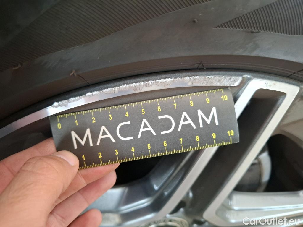  Mercedes  A-Klasse MERCEDES-BENZ Classe A Compact / 2018 / 5P / Berline A 180 AMG Line #21