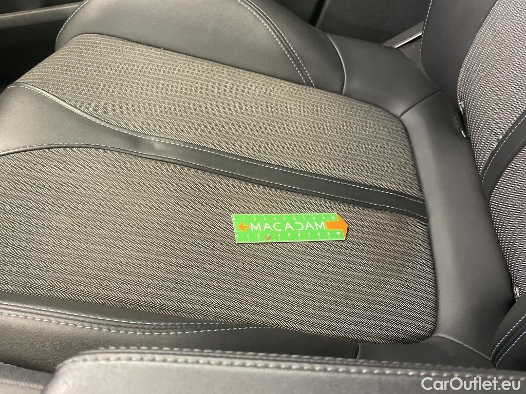  Peugeot  3008 PEUGEOT  / 2020 / 5P / SUV 1.6 HYBRID 225 E-EAT8 Allure Pack #9
