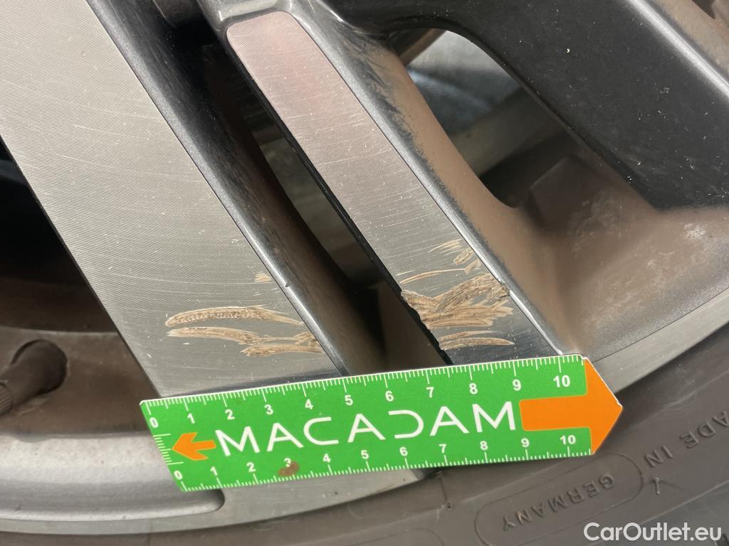  Peugeot  3008 PEUGEOT  / 2020 / 5P / SUV 1.6 HYBRID 225 E-EAT8 Allure Pack #16